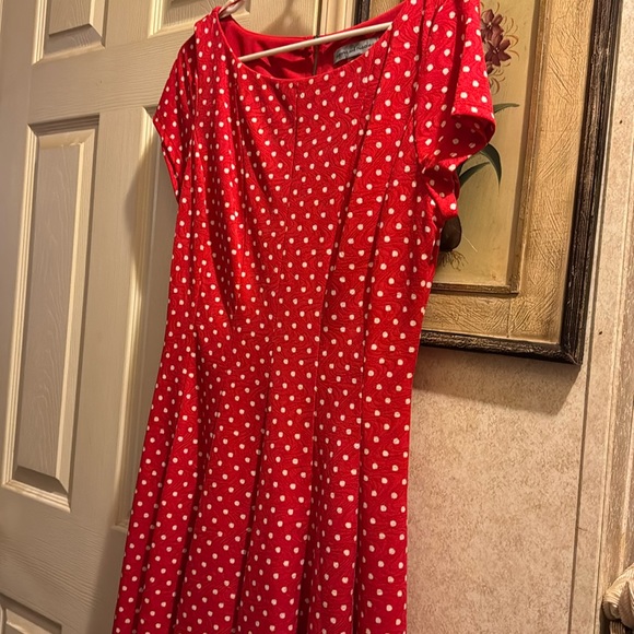Dress - Picture 1 of 3